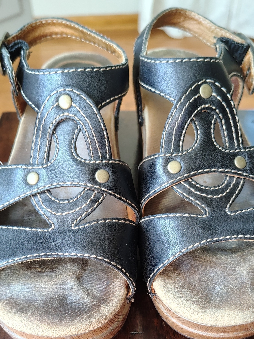 Dansko Black Leather Open Toe Platform Clogs/Sandals with Wood-Effect Sole - Picture 9 of 16